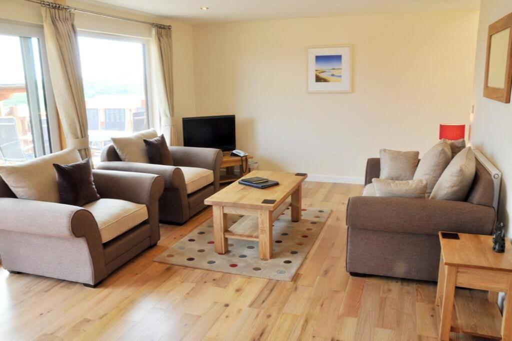 Skylark Sleeps 8 Private Hot Tub & Dogs Welcome Nr Padstow, Resort Pool Bar & Watersports St Columb Major Exteriör bild