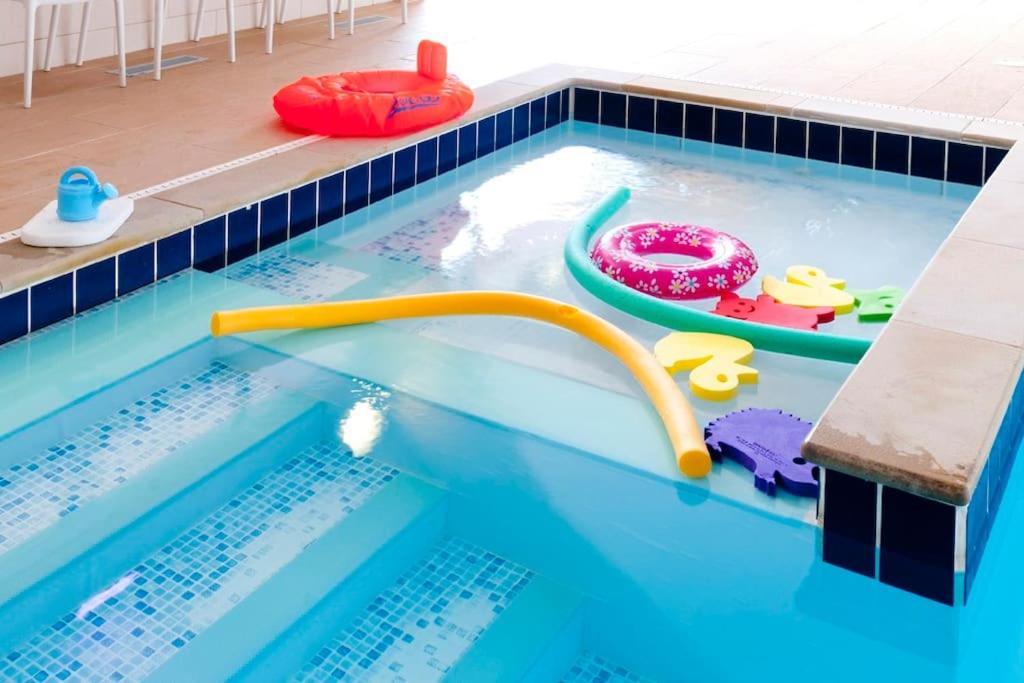 Skylark Sleeps 8 Private Hot Tub & Dogs Welcome Nr Padstow, Resort Pool Bar & Watersports St Columb Major Exteriör bild