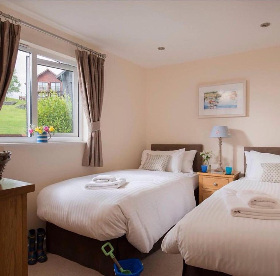 Skylark Sleeps 8 Private Hot Tub & Dogs Welcome Nr Padstow, Resort Pool Bar & Watersports St Columb Major Exteriör bild