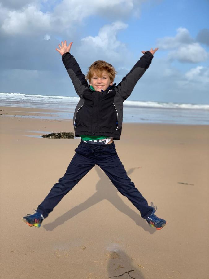 Skylark Sleeps 8 Private Hot Tub & Dogs Welcome Nr Padstow, Resort Pool Bar & Watersports St Columb Major Exteriör bild