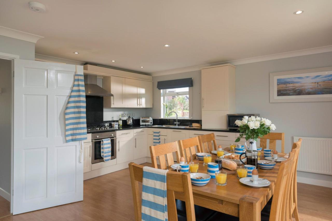 Skylark Sleeps 8 Private Hot Tub & Dogs Welcome Nr Padstow, Resort Pool Bar & Watersports St Columb Major Exteriör bild