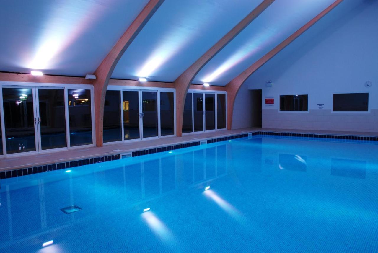 Skylark Sleeps 8 Private Hot Tub & Dogs Welcome Nr Padstow, Resort Pool Bar & Watersports St Columb Major Exteriör bild