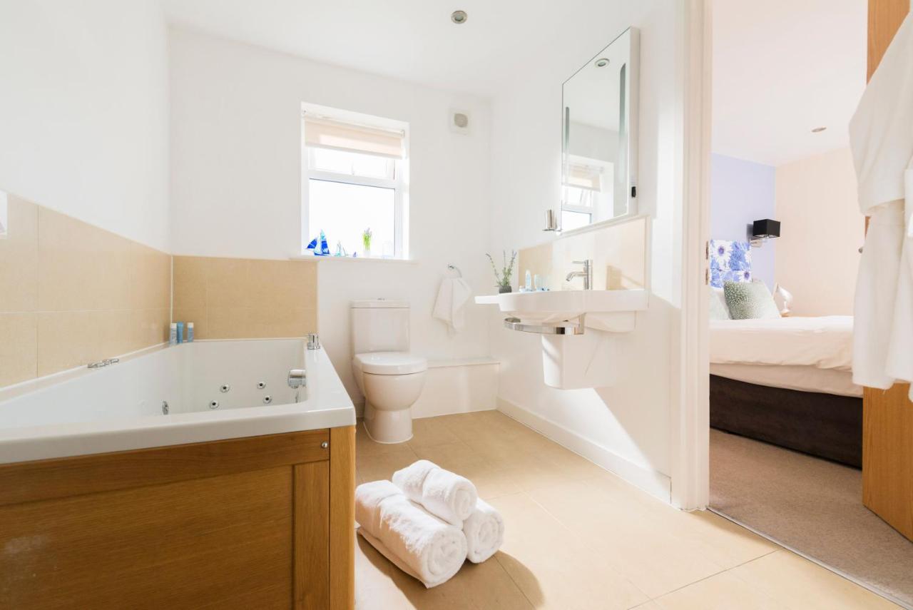Skylark Sleeps 8 Private Hot Tub & Dogs Welcome Nr Padstow, Resort Pool Bar & Watersports St Columb Major Exteriör bild
