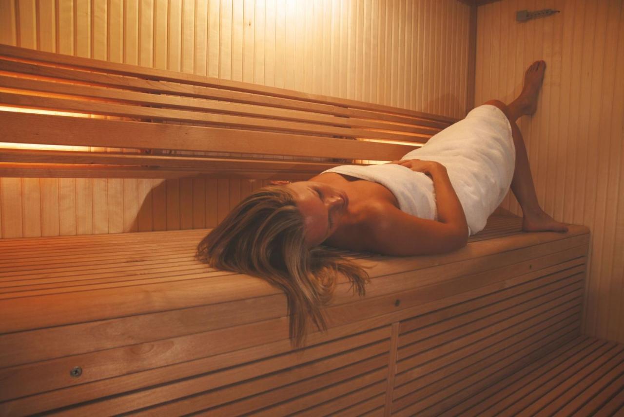 Skylark Sleeps 8 Private Hot Tub & Dogs Welcome Nr Padstow, Resort Pool Bar & Watersports St Columb Major Exteriör bild