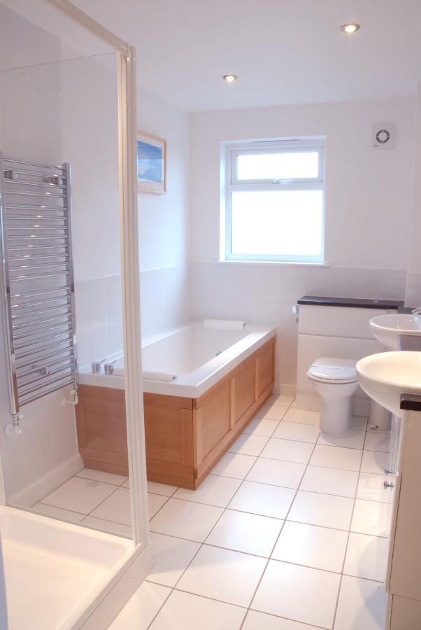 Skylark Sleeps 8 Private Hot Tub & Dogs Welcome Nr Padstow, Resort Pool Bar & Watersports St Columb Major Exteriör bild