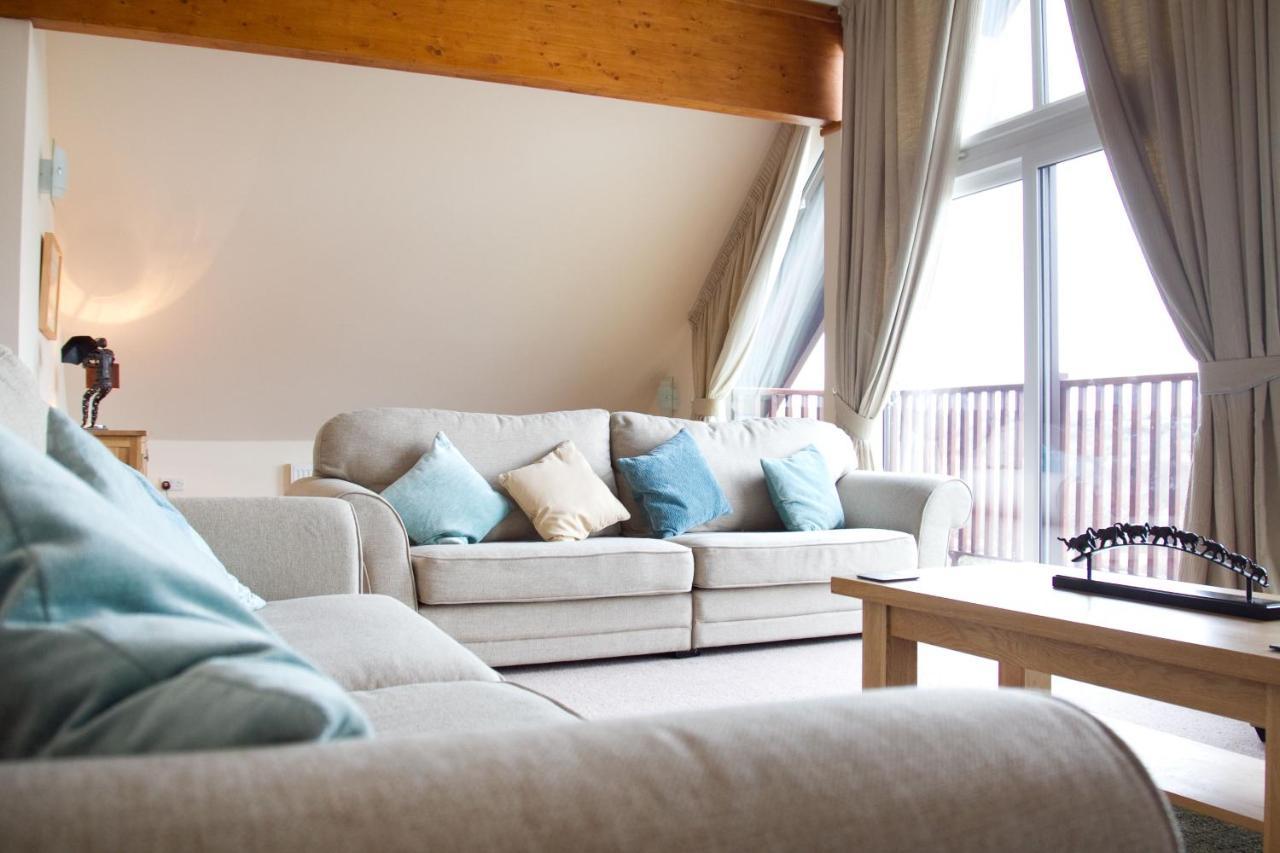 Skylark Sleeps 8 Private Hot Tub & Dogs Welcome Nr Padstow, Resort Pool Bar & Watersports St Columb Major Exteriör bild